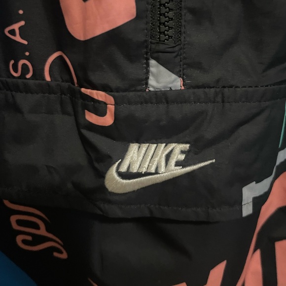 London Nike windbreaker/raincoat - Picture 4 of 4